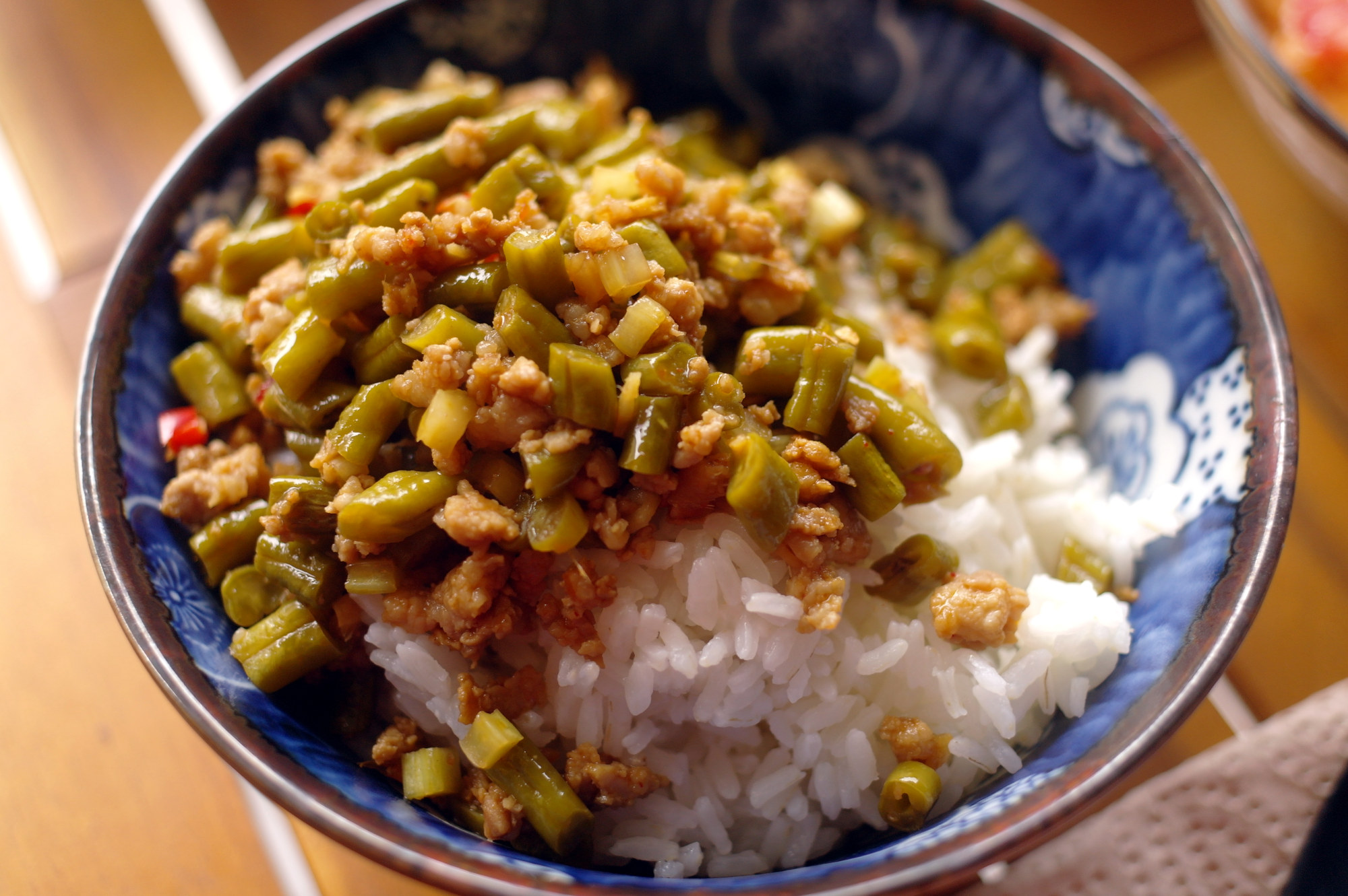 Suān dòu jiǎo chǎo ròu mò (Fagioli asparago fermentati con maiale)