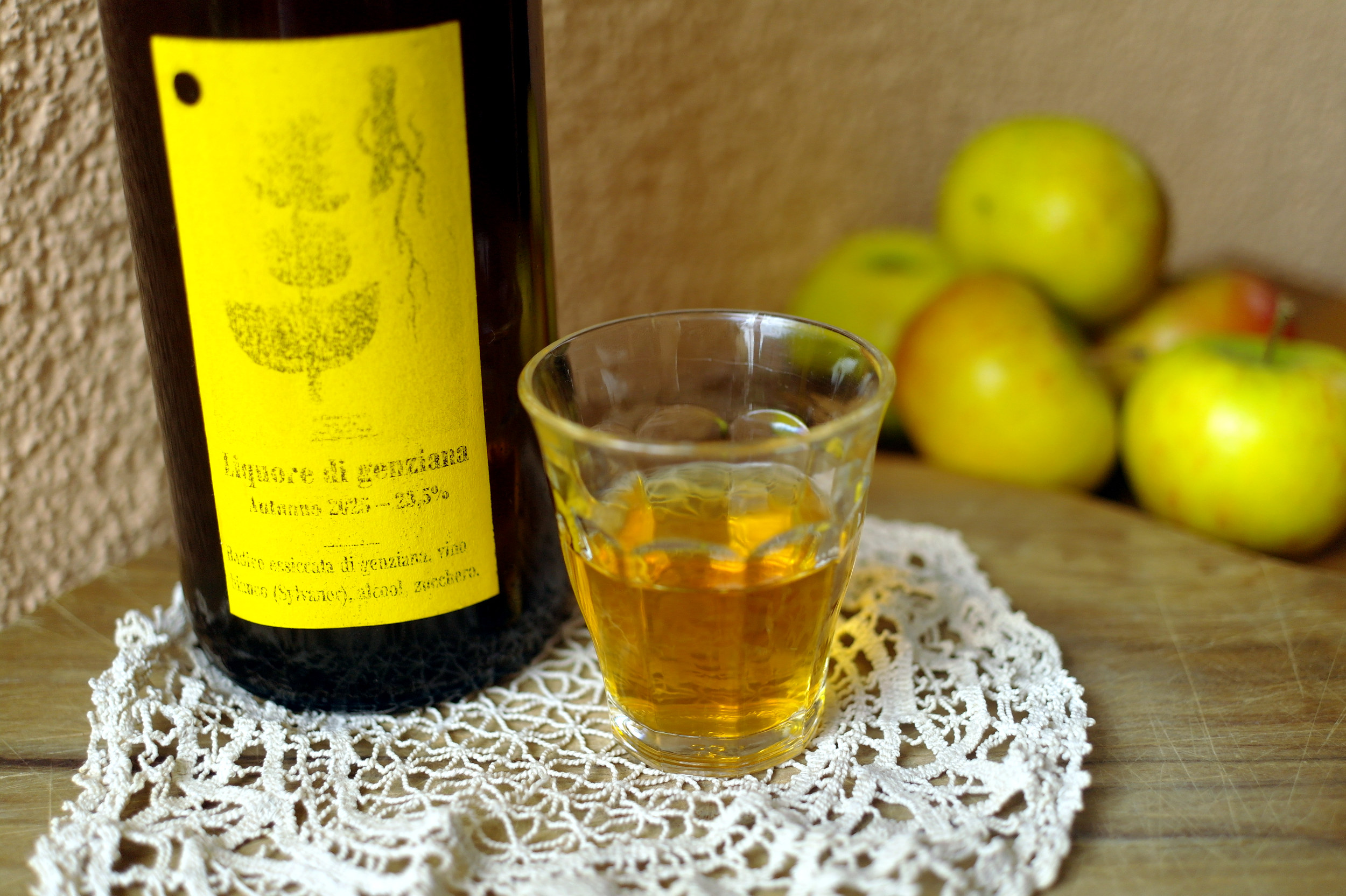 Liquore alla genziana abruzzese