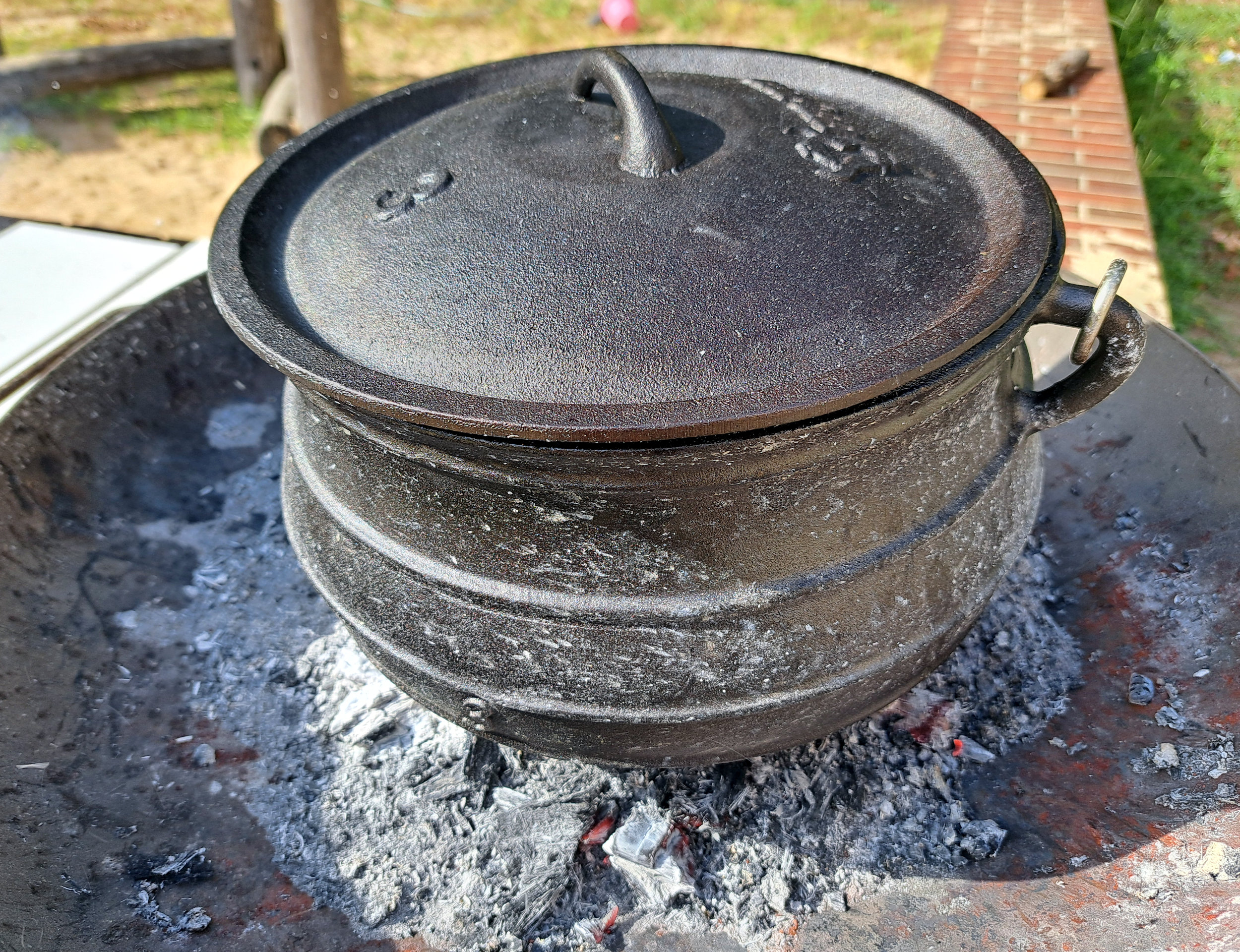 Stufato sudafricano potjiekos - cottura